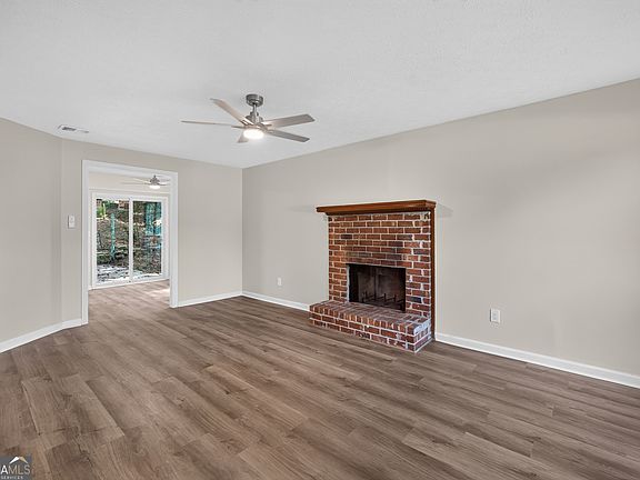 3rd image of 184 Timothy Ln NW