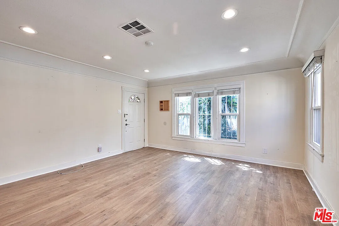 3 bed, 2.0 bath, 1475 sqft, $4,000 — Photo 3