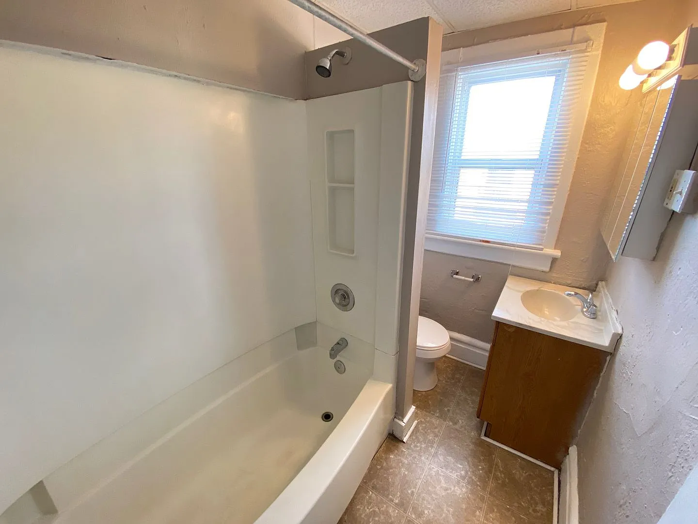 Hunter Ave 1438-1440 MLR (LH2) — Photo 3