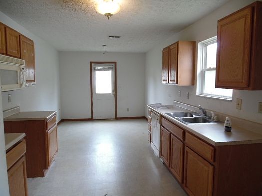 5th image of 3980 Eminence Dr