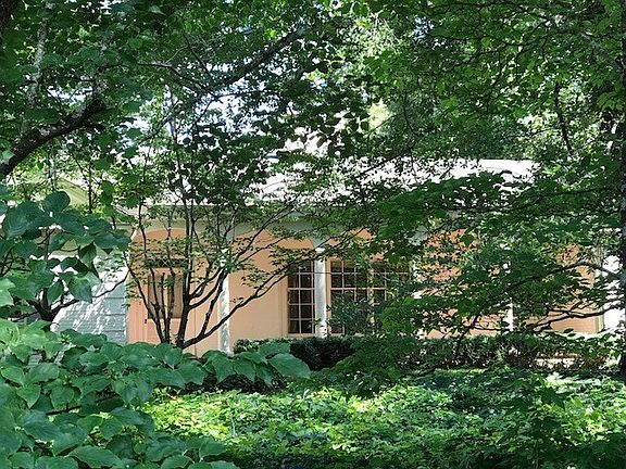 3rd image of 614 Watford Ave