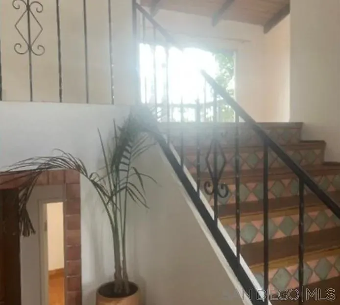 4 bed, 2.0 bath, 1806 sqft, $5,200 — Photo 3