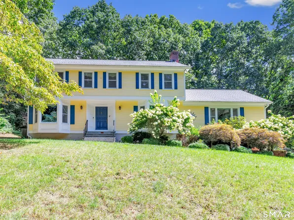 61 Greenbriar Road, Oxford, CT 06478