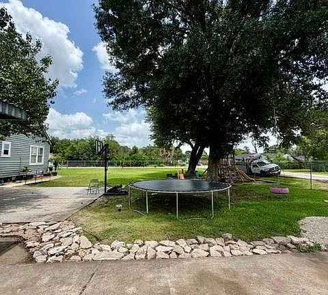 5th image of 1116 Forest Oaks Dr