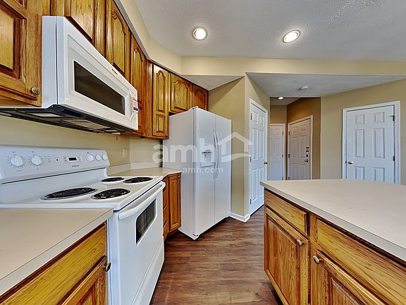 4th image of 810 Arlington Ave