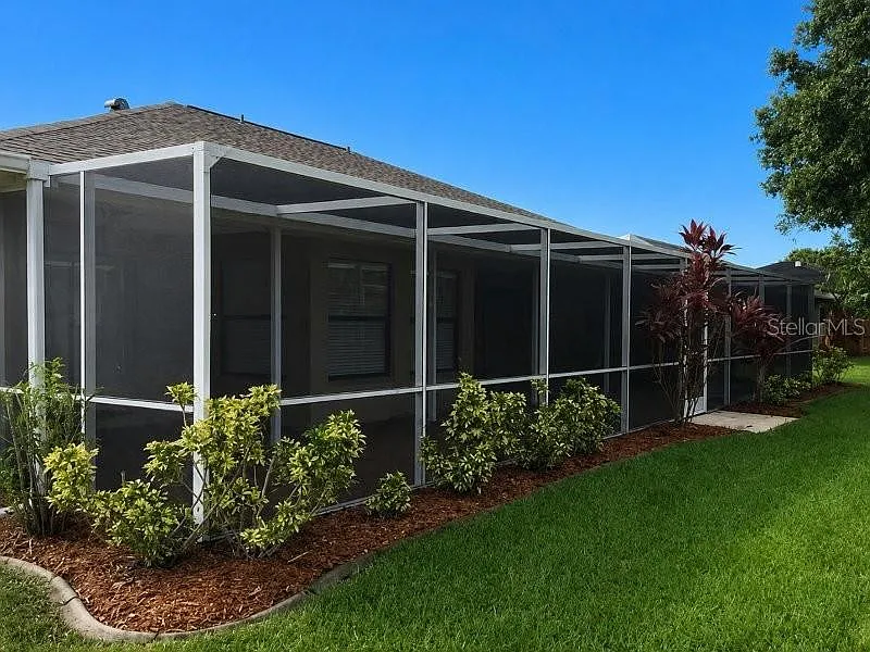 3 bed, 2.0 bath, 1820 sqft, $2,200 — Photo 3