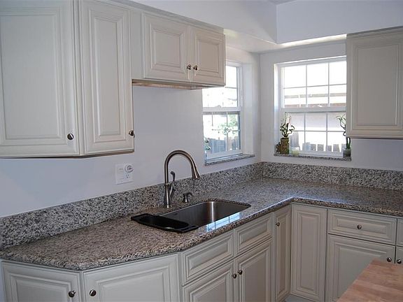 4th image of 350 W Washington Ave