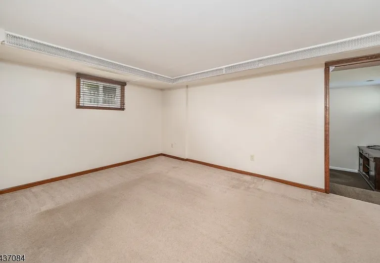 59 N Passaic Ave — Photo 33