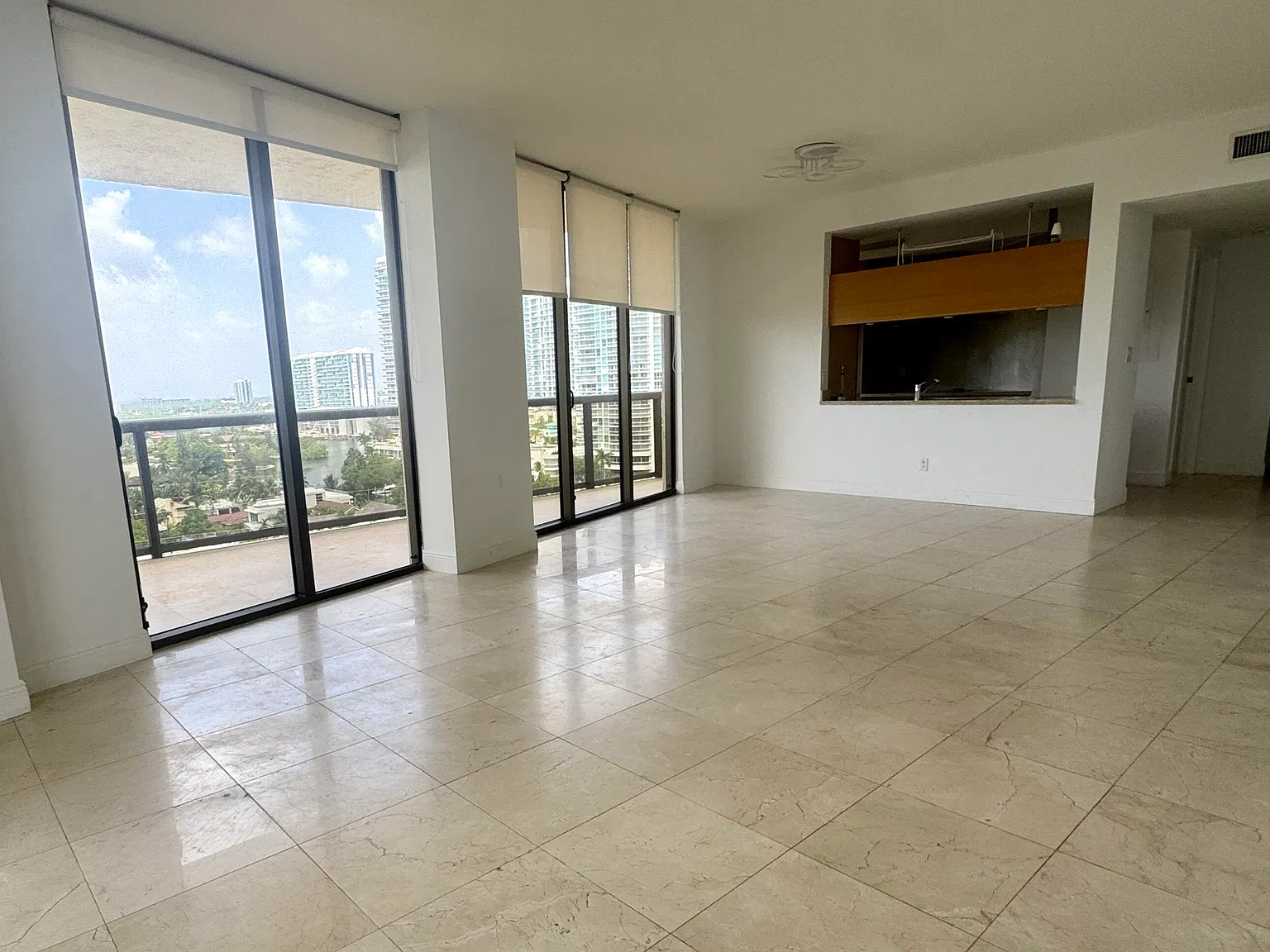 16275 Collins Ave — Photo 4