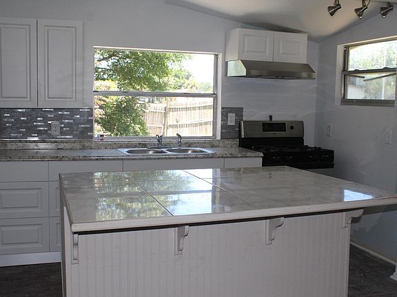 2nd image of 172 Congress Ave