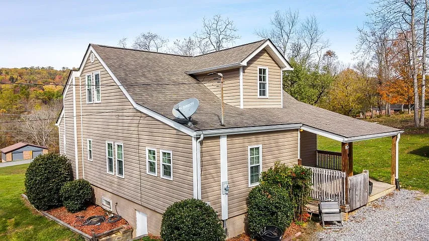 4 bed, 2864 sqft, $2,400 — Photo 3