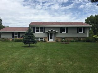 N39W27084 Glacier Rd, Pewaukee, WI 53072