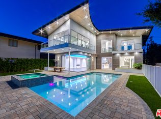 4661 Hayvenhurst Ave, Encino, CA 91436