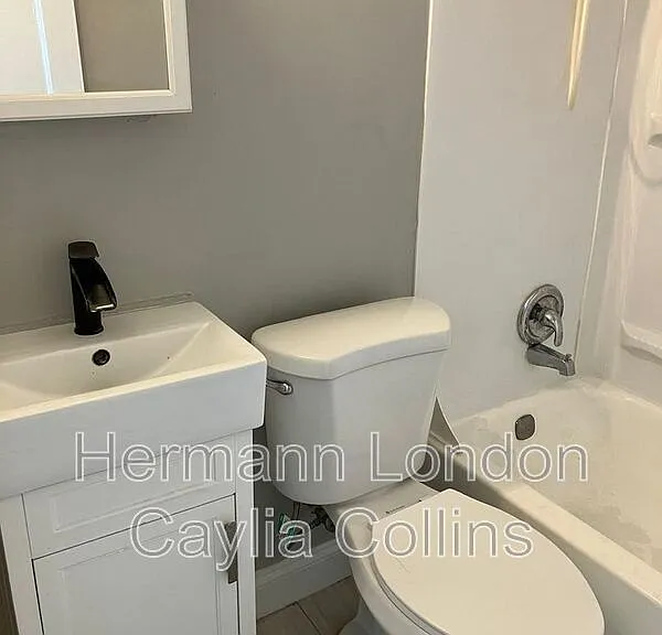 6918 Moellenhoff St #2F — Photo 6