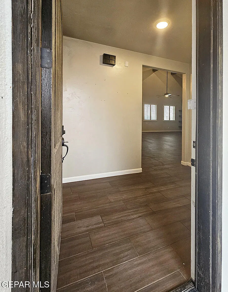 4 bed, 2.5 bath, 2287 sqft, $2,575 — Photo 3