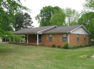 703 Holloway St NW, Hartselle, AL 35640