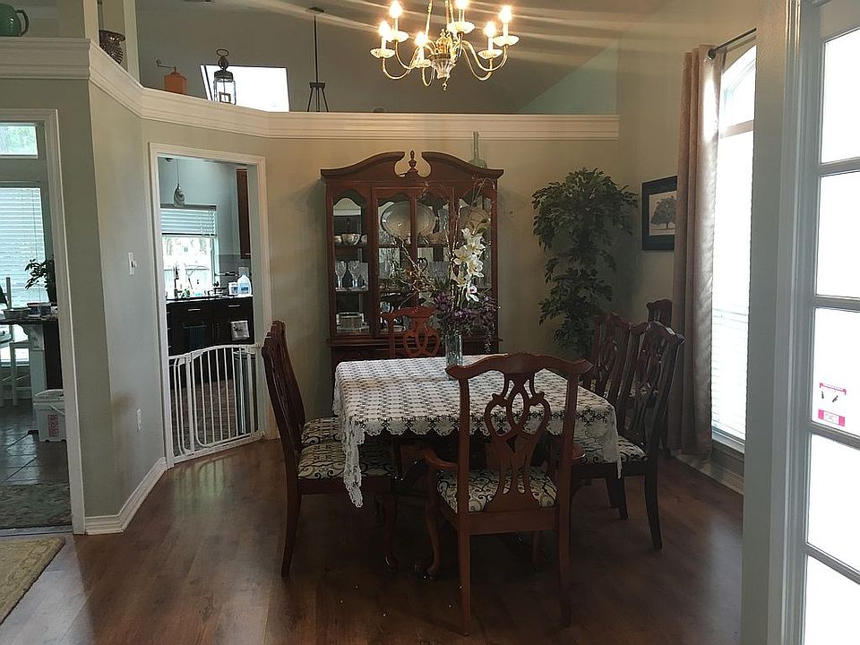 2nd image of 987 Richmond Ct