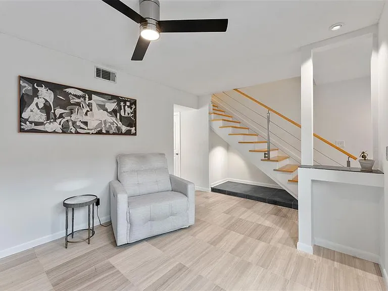 105 E Davis Blvd #B — Photo 10