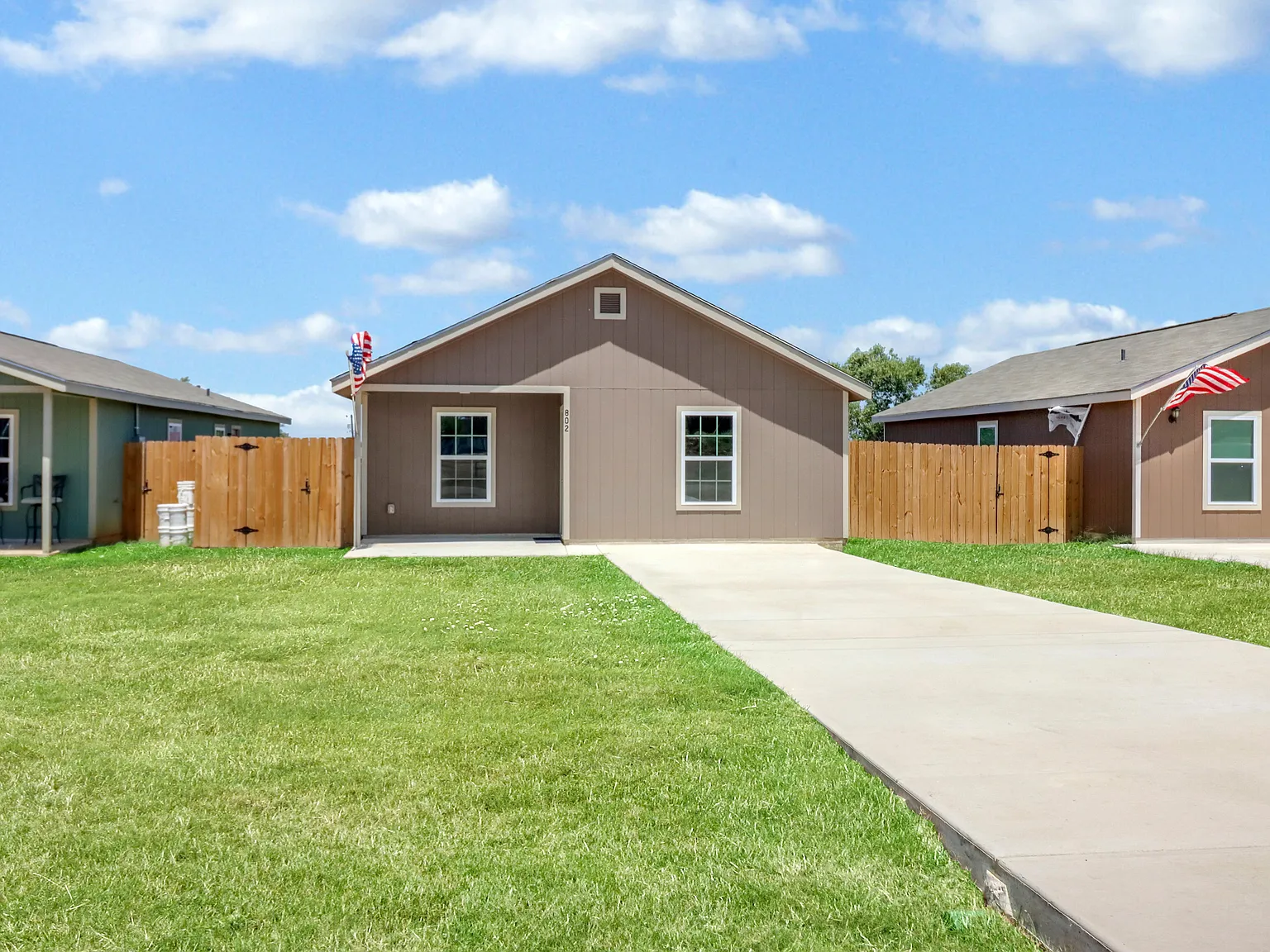 3 bed, 1049 sqft, $1,100 — Photo 3