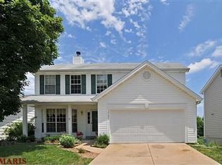 16547 Hunters Crossing Dr, Grover, MO 63040