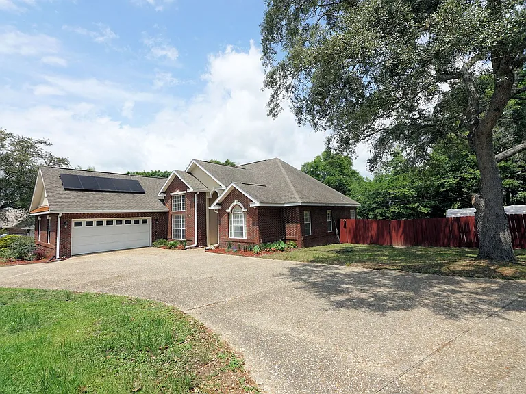 428 Riverchase Blvd — Photo 2