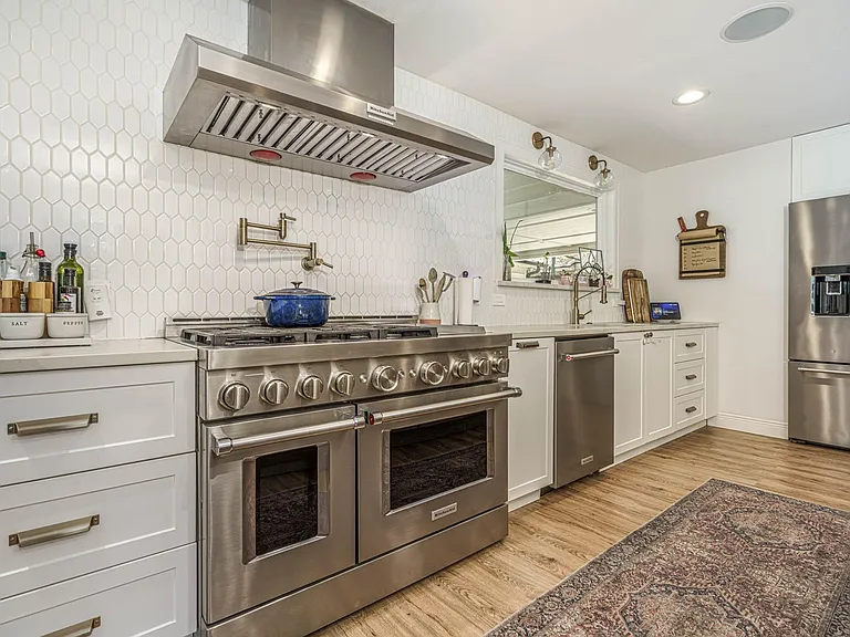 715 Thistlewood Dr — Photo 9