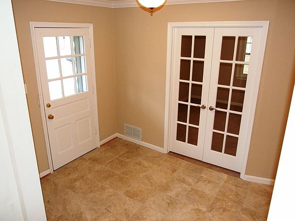 4th image of 520 Nelson St