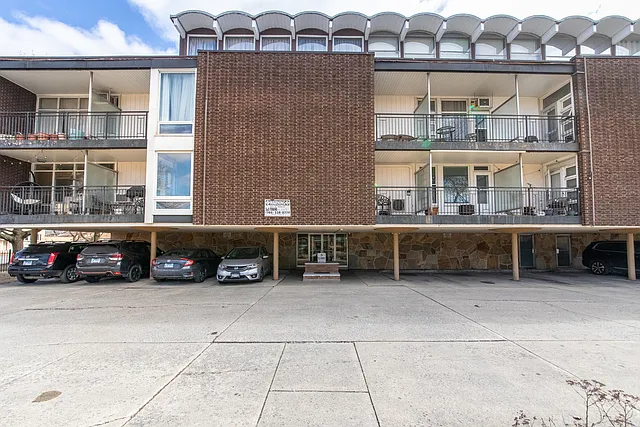 Building Photo - 6121 W Higgins Ave #C2