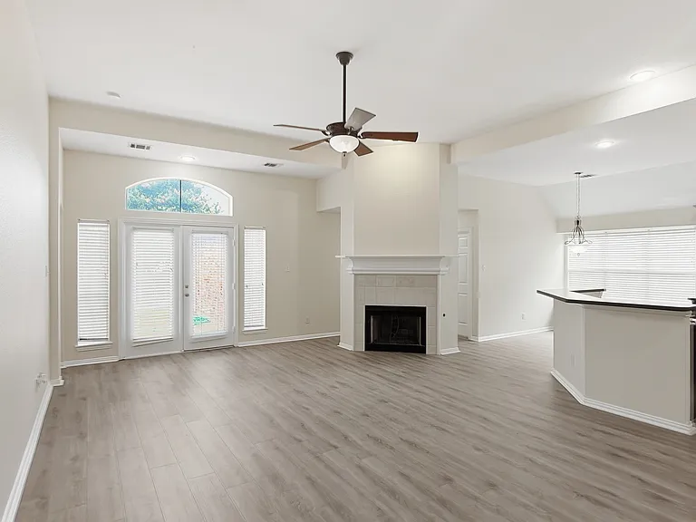 502 Overhill Dr — Photo 2