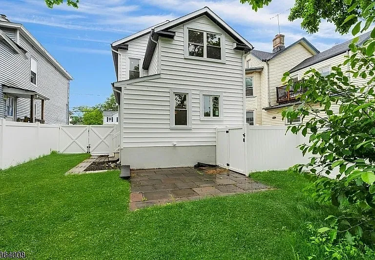 84 Grove St — Photo 3