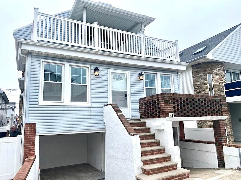 Front of House with Parking