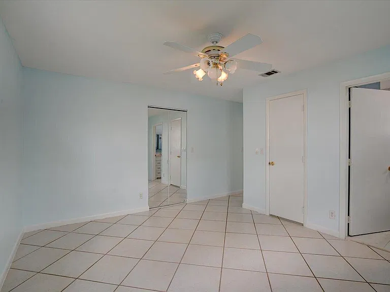 2086 SW 12th Ave — Photo 25
