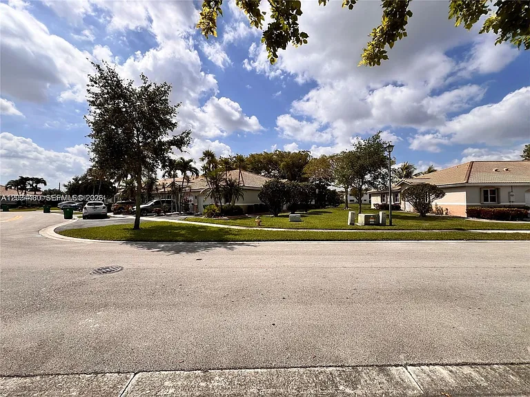 11281 SW 18th Ct #11281 — Photo 16