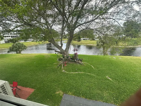 99 Oakridge H #99, Deerfield Beach, FL 33442