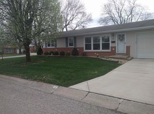 18 Elmwood Pl, Saint Charles, MO 63301