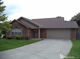 1015 Willow Creek Cir, Maryville, TN 37804
