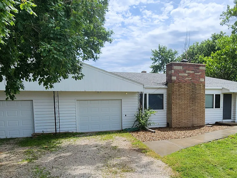 9036 NW Rochester Rd — Photo 1