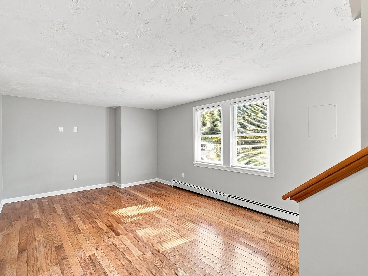 3 bed, 2.0 bath, 1200 sqft, $3,300 — Photo 4