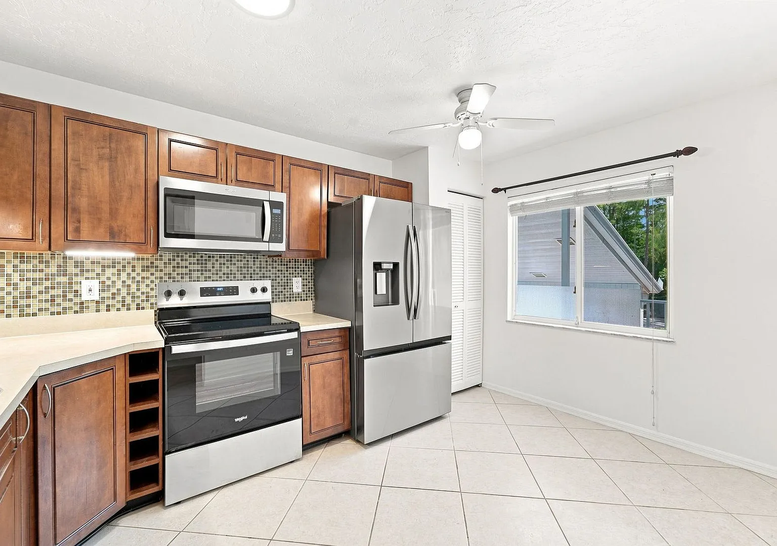 2 bedroom, 2 bath in Woodmere Racquet Club — Photo 4