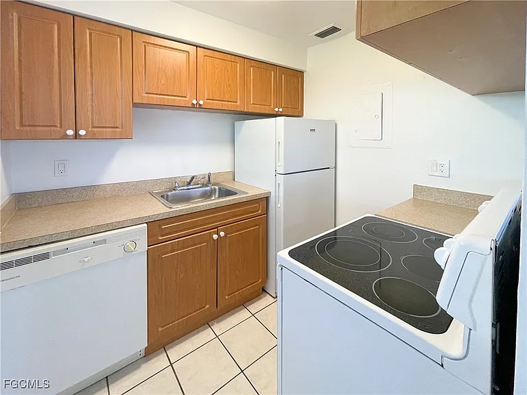 4009 SE 19th Ave #3 — Photo 2