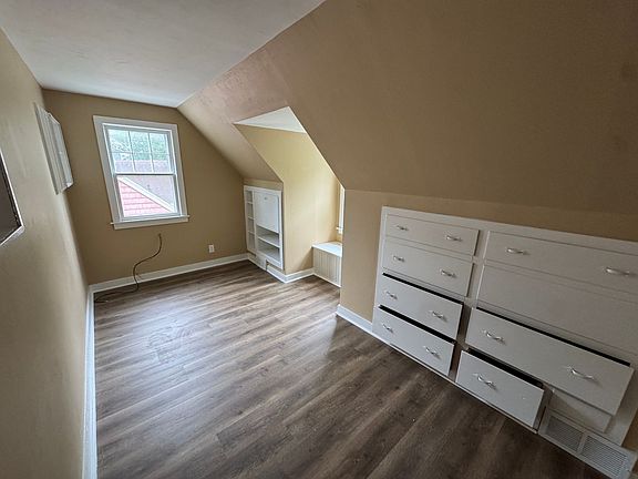 5th image of 2027 37th St