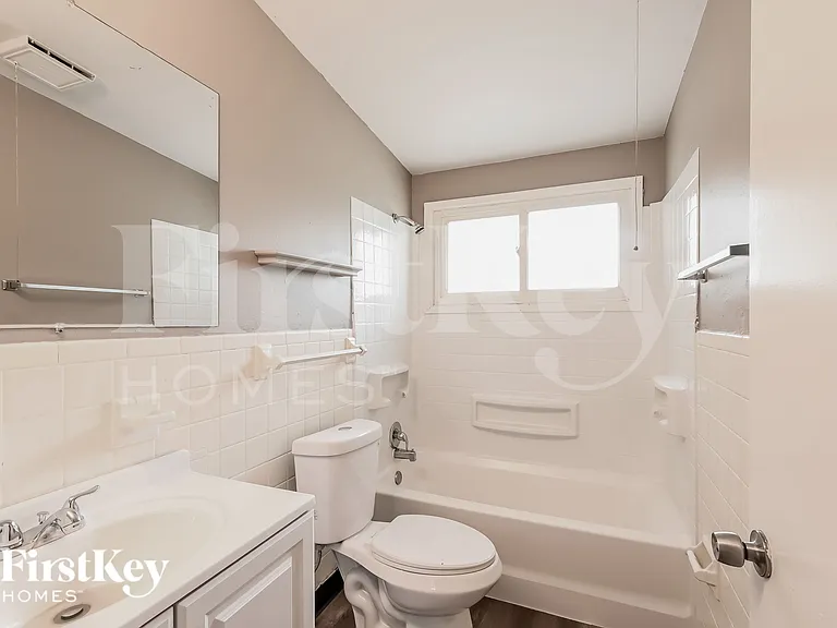 805 Robinwood Dr — Photo 13