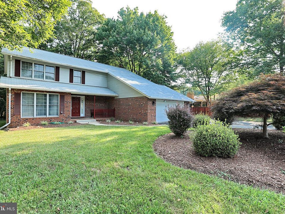 1st image of 120 E Quail Ln