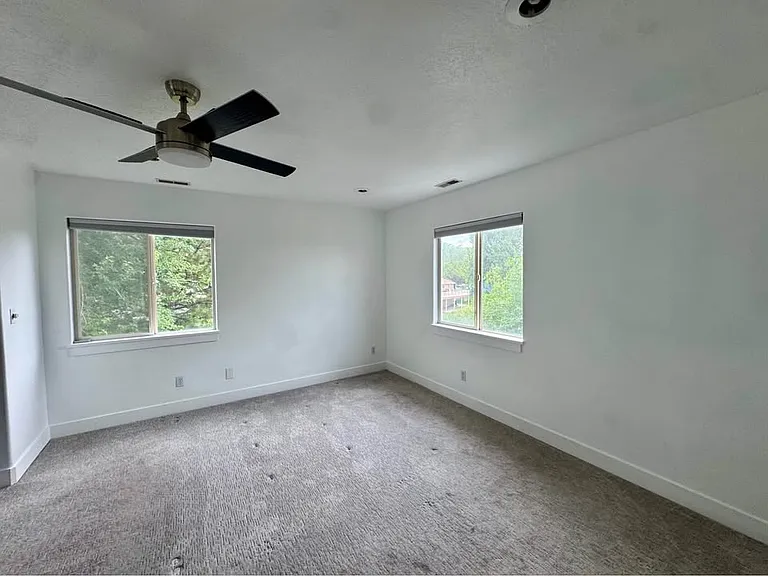 675 E 500 N — Photo 12