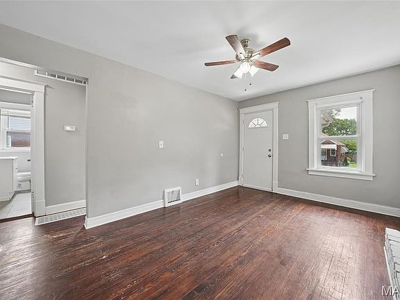 3rd image of 7619 Fairham Ave