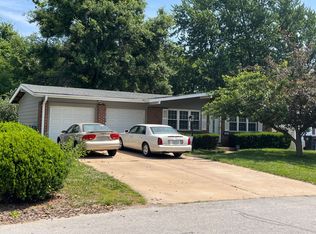2405 Palomino Ln, Florissant, MO 63033