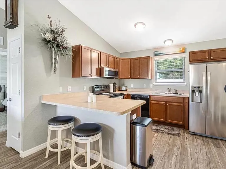 433 Spring Ln — Photo 11