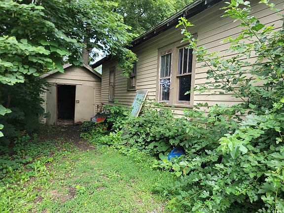 3rd image of 905 S Indiana Ave