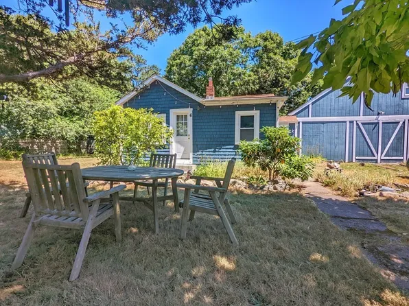 6 Gonsalves Ave, Wareham, MA 02571