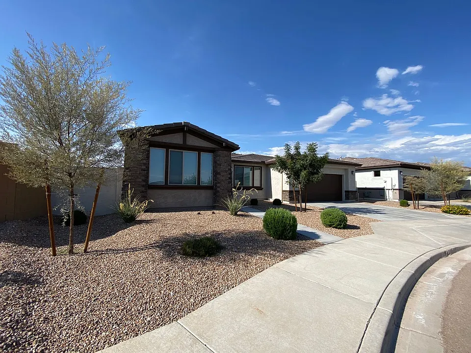 1560 W Avenida Del Valle